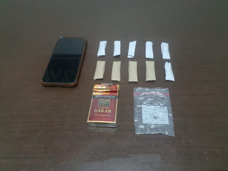 Polisi Ciduk Dua Pengedar Ganja di Bogor, 11 Paket Diamankan