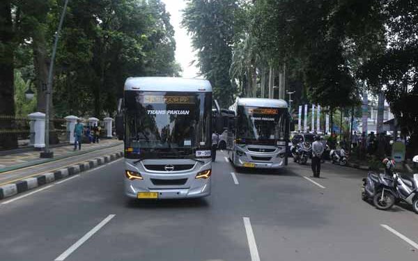Heboh! Sopir Biskita Transpakuan Terlibat Cekcok dengan Pengendara