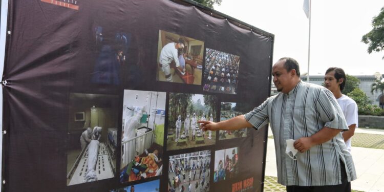 Kunjungi Pameran Foto, Atang Trisnanto Apresiasi Karya Foto Jurnalistik