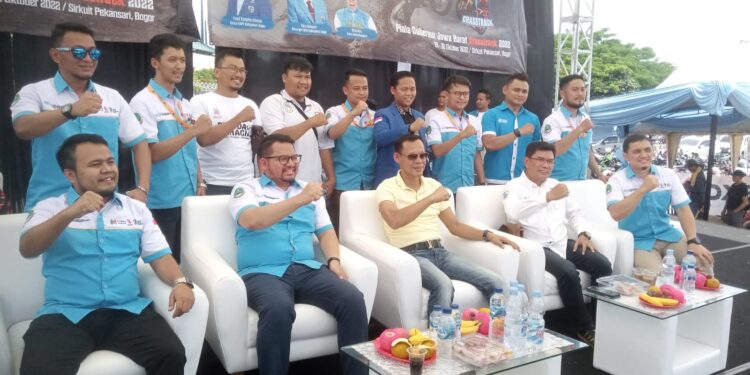 Ratusan Crosser Unjuk Keahlian di Grasstrack Piala Gubernur Jabar 2022