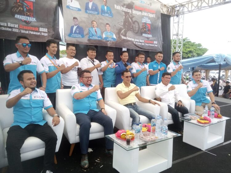 Ratusan Crosser Unjuk Keahlian di Grasstrack Piala Gubernur Jabar 2022