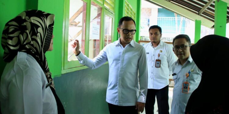 Bima Arya Cek Ruang Atap Sekolah Ambruk, Pemkot Bogor Anggarkan Perbaikan