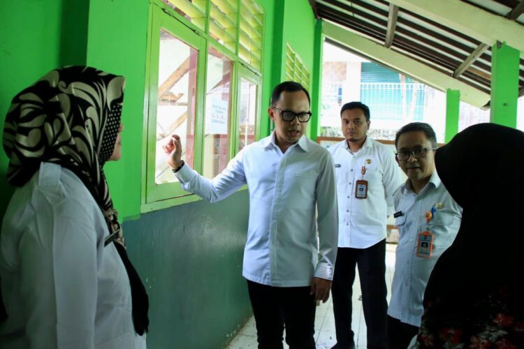 Bima Arya Cek Ruang Atap Sekolah Ambruk, Pemkot Bogor Anggarkan Perbaikan