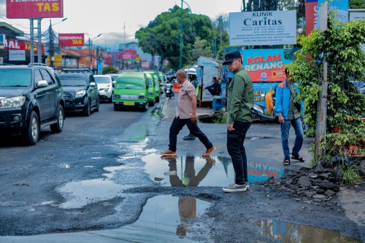 Jalan Berlubang di Jalan Raya Tajur, Bima Arya Perintahkan Segera Diperbaiki