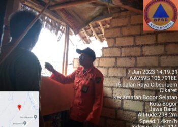 Diterjang Angin Kencang, Rumah Warga di Bogor Terancam Roboh