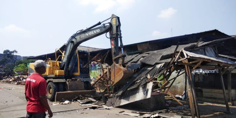 Permudah Akses Pengunjung, Lapak Pedagang Pasar Jambu Dua dibongkar