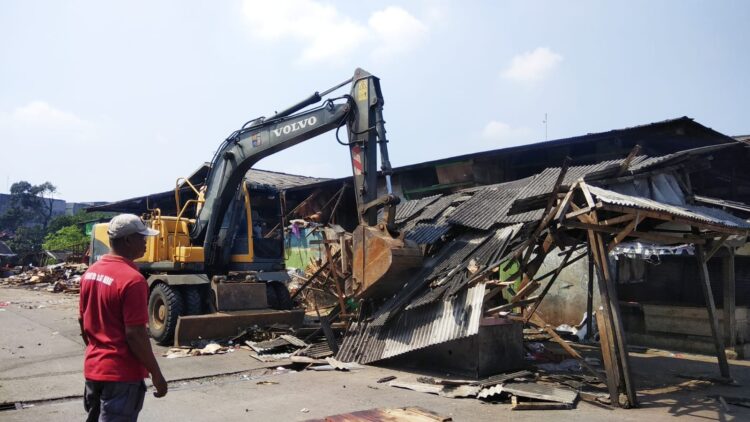 Permudah Akses Pengunjung, Lapak Pedagang Pasar Jambu Dua dibongkar