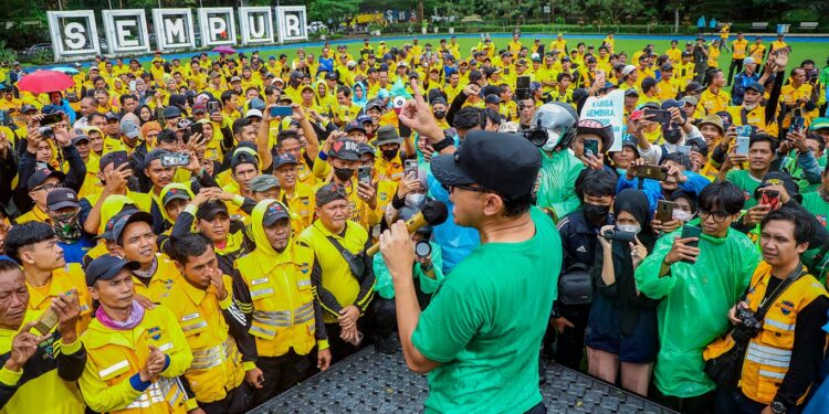Pertama di Indonesia, Bima Arya Kenalkan Paving Block dari Sampah Plastik TPA