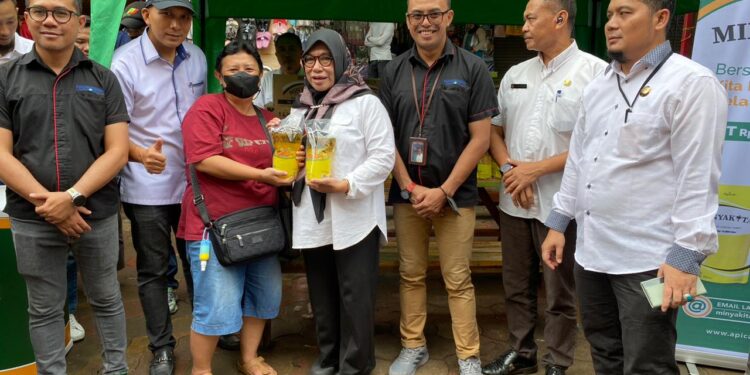 Perumda PPJ Kota Bogor Salurkan Minyakkita ke Pasar Tradisional