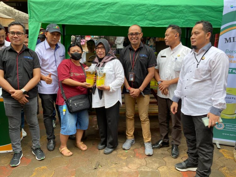 Perumda PPJ Kota Bogor Salurkan Minyakkita ke Pasar Tradisional