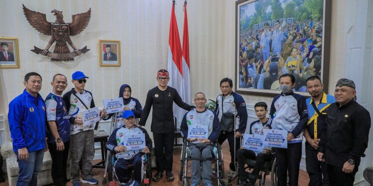 Atlet Paralympic Peraih Medali di Peparda VI Jawa Barat 2022 Terima Bonus