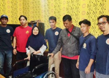 Dukung Katar Mutiara Sindangrasa, Andri Saleh Amarald Berikan Kursi Roda ke Penyandang Difabel