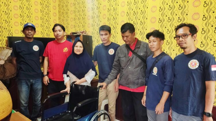 Dukung Katar Mutiara Sindangrasa, Andri Saleh Amarald Berikan Kursi Roda ke Penyandang Difabel