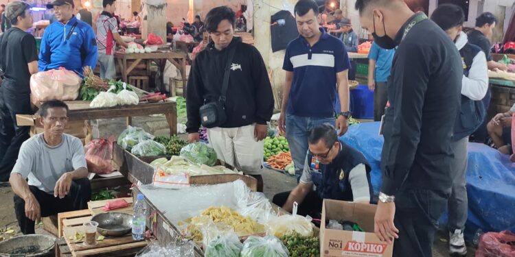 Jaga Kepercayaan Masyarakat, Perumda PPJ Tera Ulang Timbangan di Pasar Tradisional