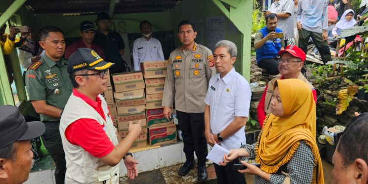Gerak Cepat, Wakil Ketua dan Anggota DPRD Kota Bogor Datangi Lokasi Longsor di Empang