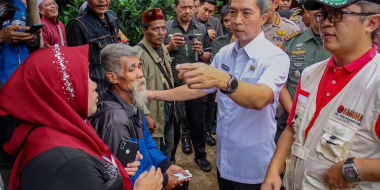 Turun ke Lokasi Bencana di Empang, Dedie Rachim Pantau Proses Evakuasi