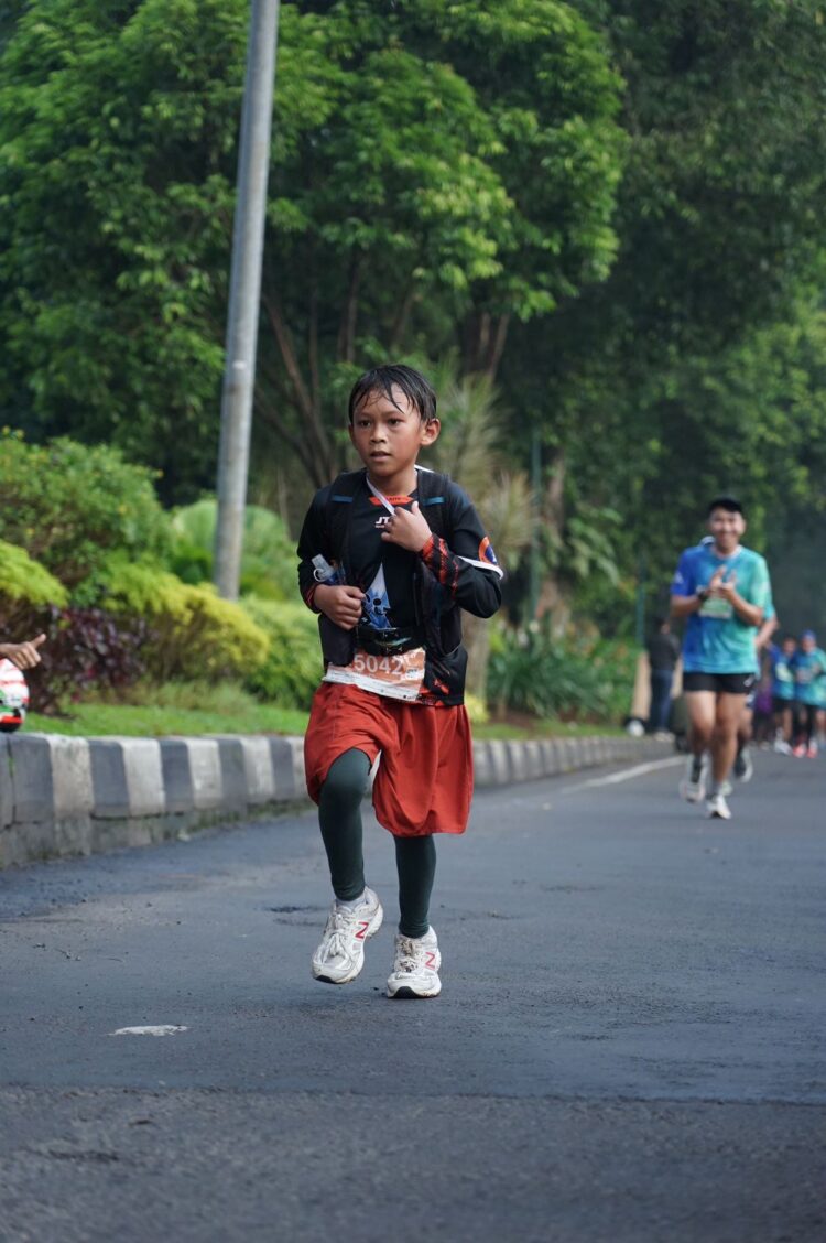 Pelari Cilik Asal Cimahi, Berlari Sambil Lihat Istana Hingga Rasakan Sejuknya Kota Bogor
