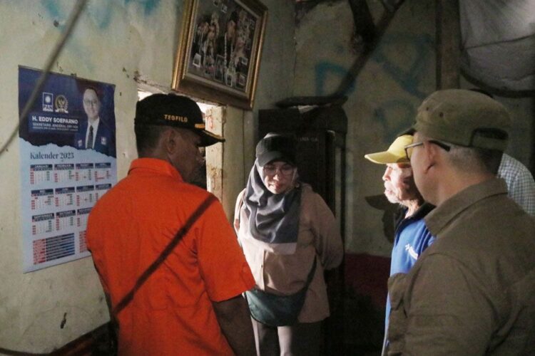 Sekda Tinjau Rumah Ambruk di Katulampa, Perintahkan Segera Tangani