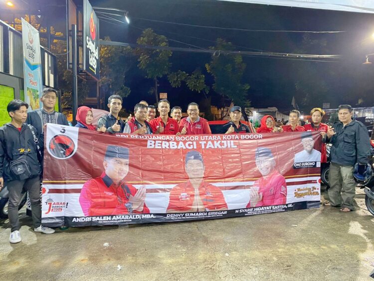 Andri Saleh Amarald dan Syarif Hidayat Sastra Bagikan Takjil ke Warga di Bogor Utara