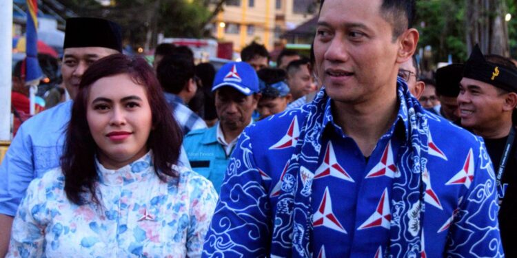 Safari Ramadhan, Anita P Mongan Sambut Kedatangan AHY di Alun-alun