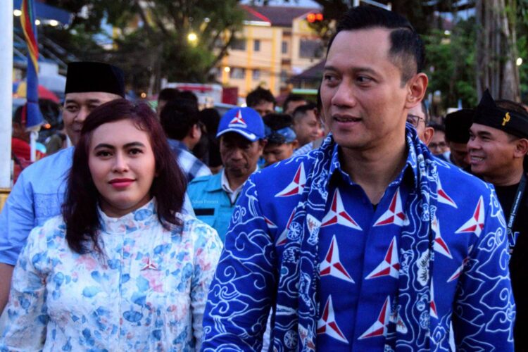 Safari Ramadhan, Anita P Mongan Sambut Kedatangan AHY di Alun-alun
