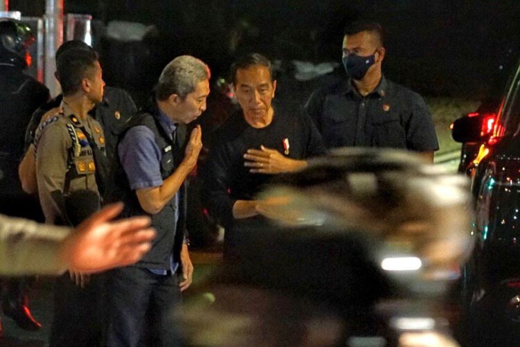 Dedie Rachim Dampingi Presiden Jokowi Bagikan Paket Sembako