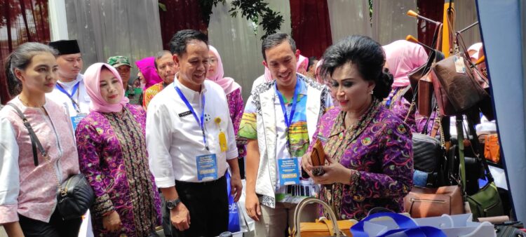 Gandeng BPN Kawani Bogor Bagikan Seribu Paket Sembako Gratis ke Warga