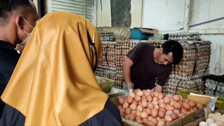 Harga Telur Ayam di Bogor Tembus Rp32.000 Perkg, Pedagang Sebut Ini  Penyebabnya