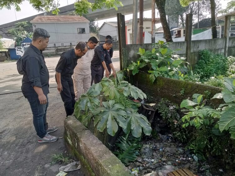 Perumda PPJ Bersihkan Sampah Yang Jadi Sumber Bencana Banjir