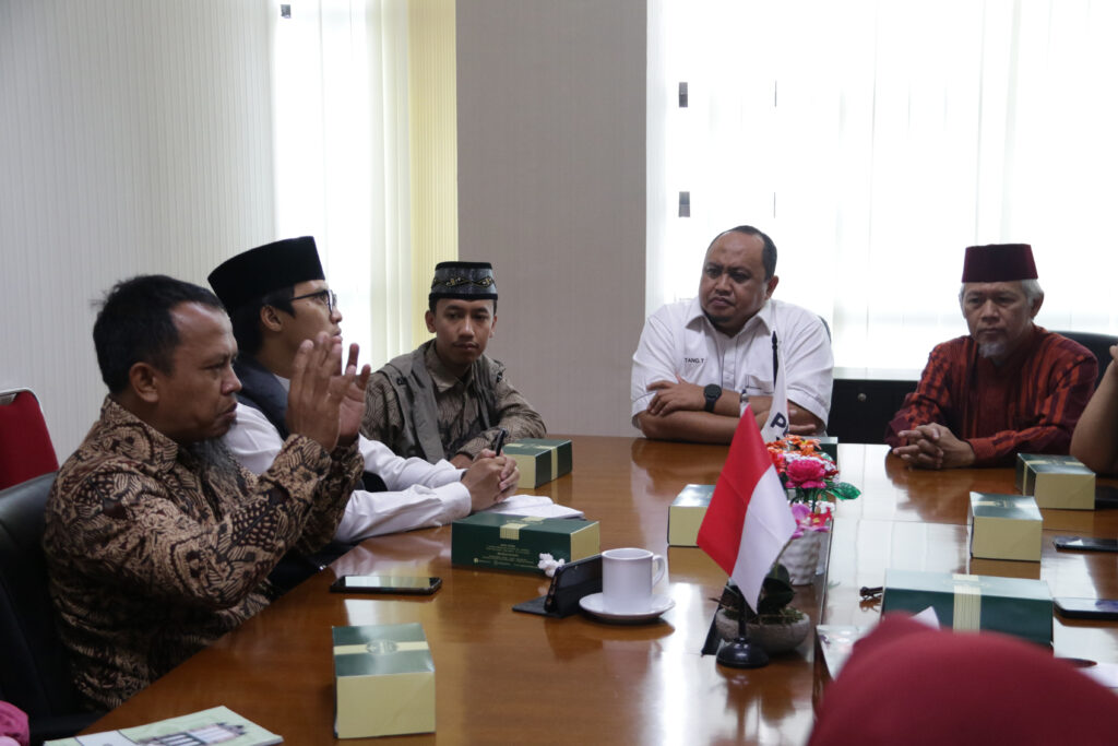 Ketua DPRD Kota Bogor Atang Trisnanto menerima audiensi dari Ikatan Pelajar Muhammadiyah