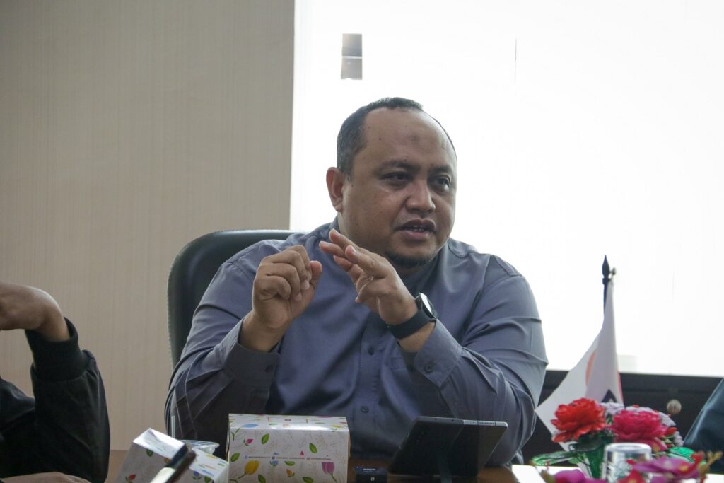 •Ketua DPRD Kota Bogor, Atang Trisnanto menerima laporan dari Tim Pansus Raperda Pinjol pada Rapat Banmus DPRD Kota Bogor