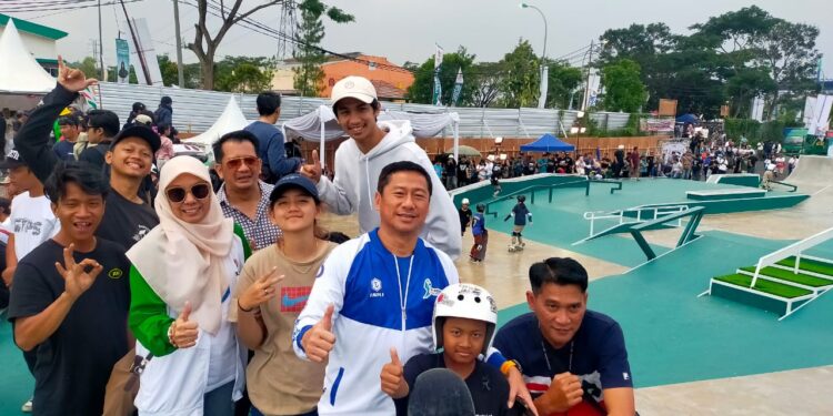 Kadispora Kunjungi Pegiat Skateboard, Satu Medali Disumbangkan Untuk Jabar