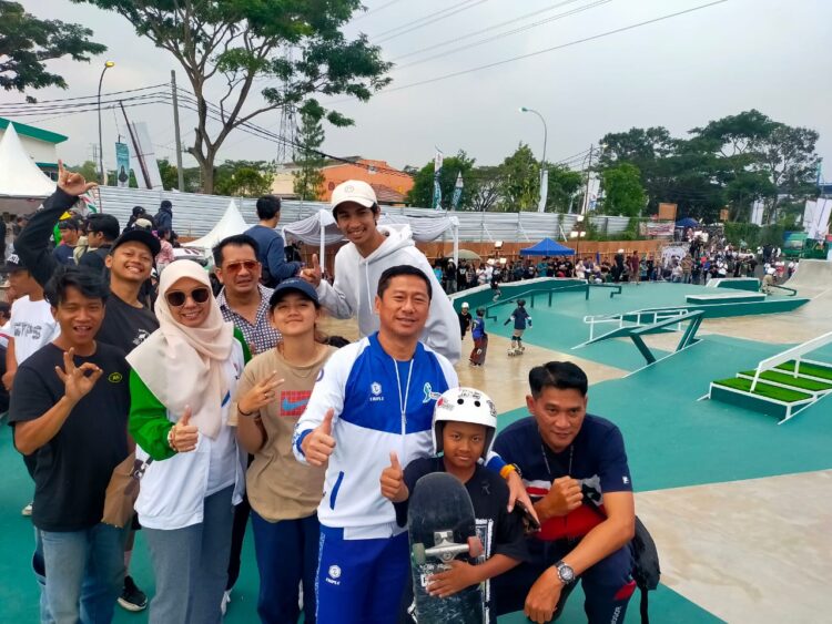Kadispora Kunjungi Pegiat Skateboard, Satu Medali Disumbangkan Untuk Jabar