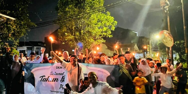 Meriahkan Tahun Baru Islam, Warga MBR Pawai Obor Sambil Bersholawat