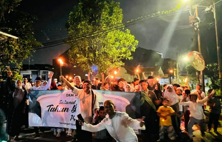 Meriahkan Tahun Baru Islam, Warga MBR Pawai Obor Sambil Bersholawat