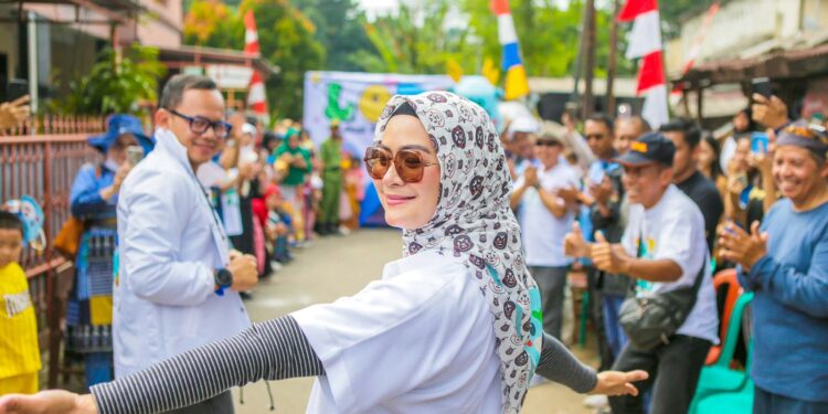 Bima Arya dan Yane Ardian ‘Mejeng’ di Menteng, Kenalkan Maskot Rubo