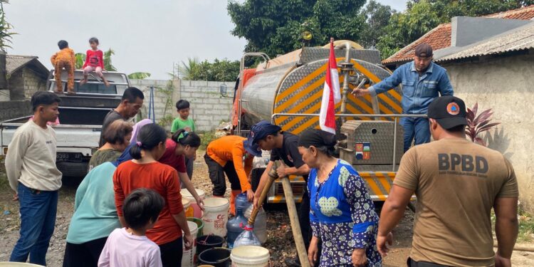 Warga Diminta Berhemat, BPBD Distribusikan Air Bersih