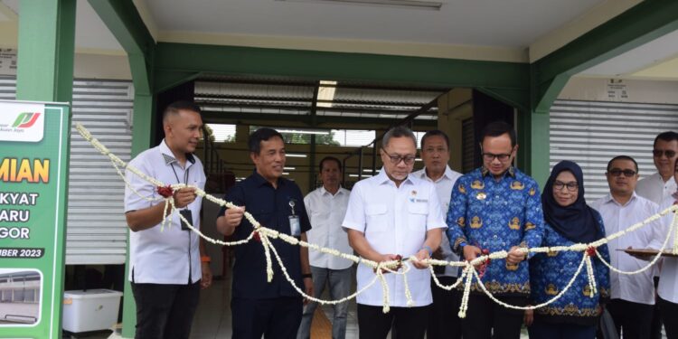 Resmikan Pasar Rakyat Tanah Baru, Ini Pesan Mendag Zulkifli Hasan