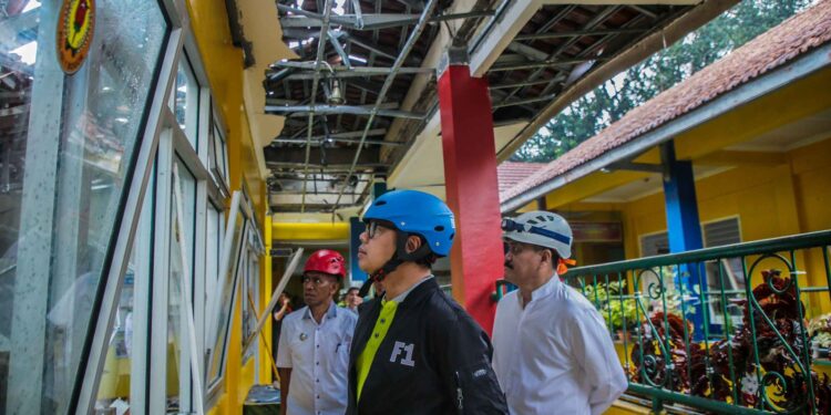 Bima Arya Tinjau Kelas Ambruk di SDN Polisi 1, Instruksikan Segera Diperbaiki