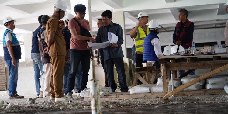 Komisi III DPRD Kota Bogor Sidak Pembangunan Pasar Gembrong Sukasari