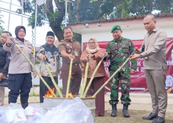 Jelang Pemilu 2024, KPU Kota Bogor Bakar Surat Suara Rusak untuk Mencegah Kecurangan