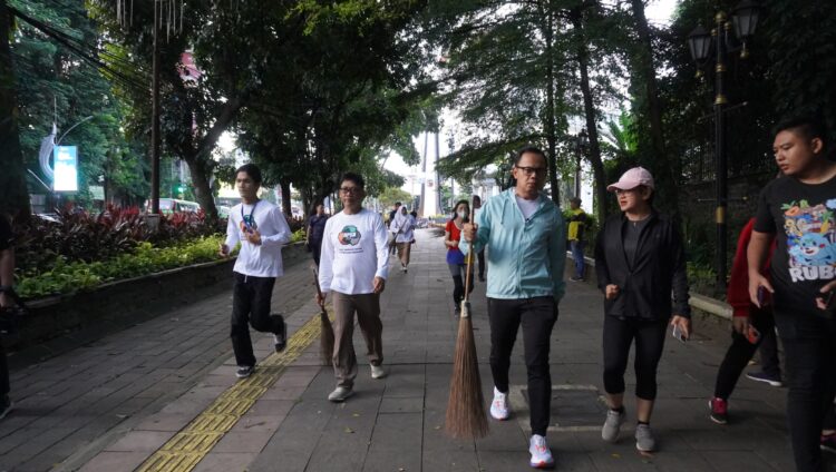 Gantikan Pasukan Kuning, ASN di Kota Bogor Bebersih Jalan