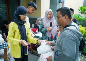 Sambut Ramadhan, Perhimpunan Sadulur Salembur Bagikan Ayam dan Minyak Goreng Bagi 500 Warga Bogor Utara
