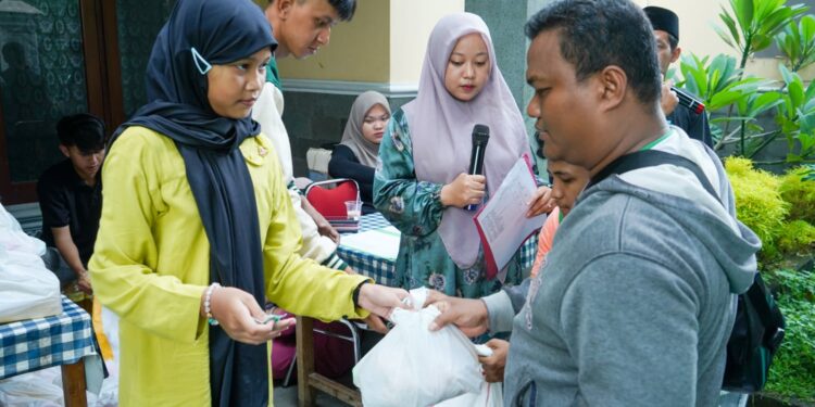 Sambut Ramadhan, Perhimpunan Sadulur Salembur Bagikan Ayam dan Minyak Goreng Bagi 500 Warga Bogor Utara