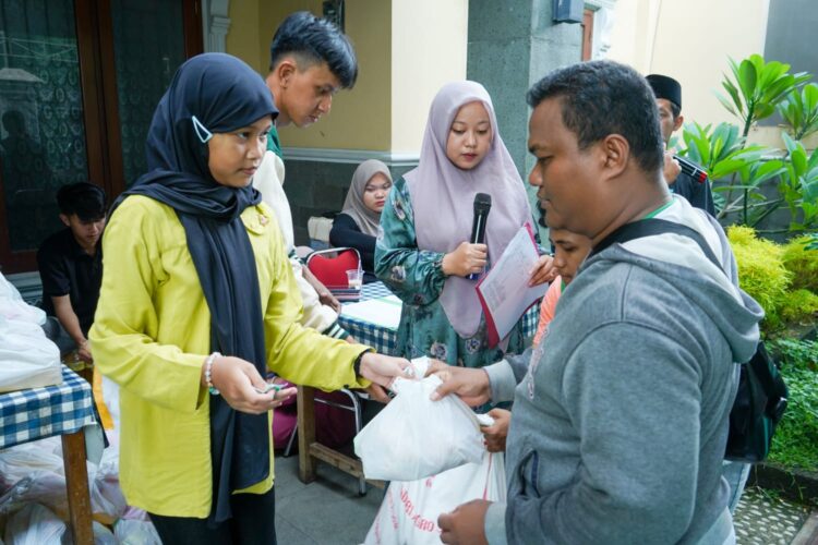 Sambut Ramadhan, Perhimpunan Sadulur Salembur Bagikan Ayam dan Minyak Goreng Bagi 500 Warga Bogor Utara