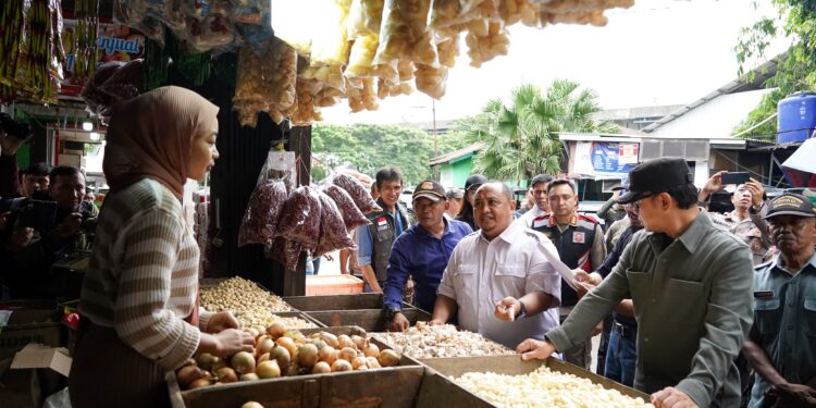 Pastikan Harga Komoditas Stabil   Forkopimda Kota Bogor Tinjau Pasar Tekum Kemang
