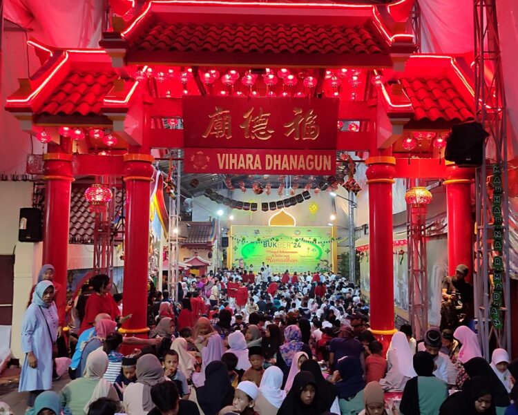 Pererat Persaudaraan dan Kebersamaan, Vihara Dhanagun Buka Puasa Bareng 400 Anak Yatim