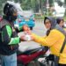 HWK Bagikan Ratusan Takjil ke Warga, Ojol dan Sopir Angkot