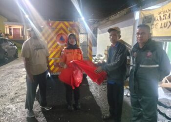 Satu Keluarga di Bogor Mengungsi Imbas Tembok Roboh