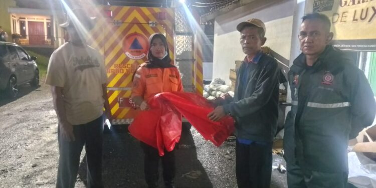 Satu Keluarga di Bogor Mengungsi Imbas Tembok Roboh